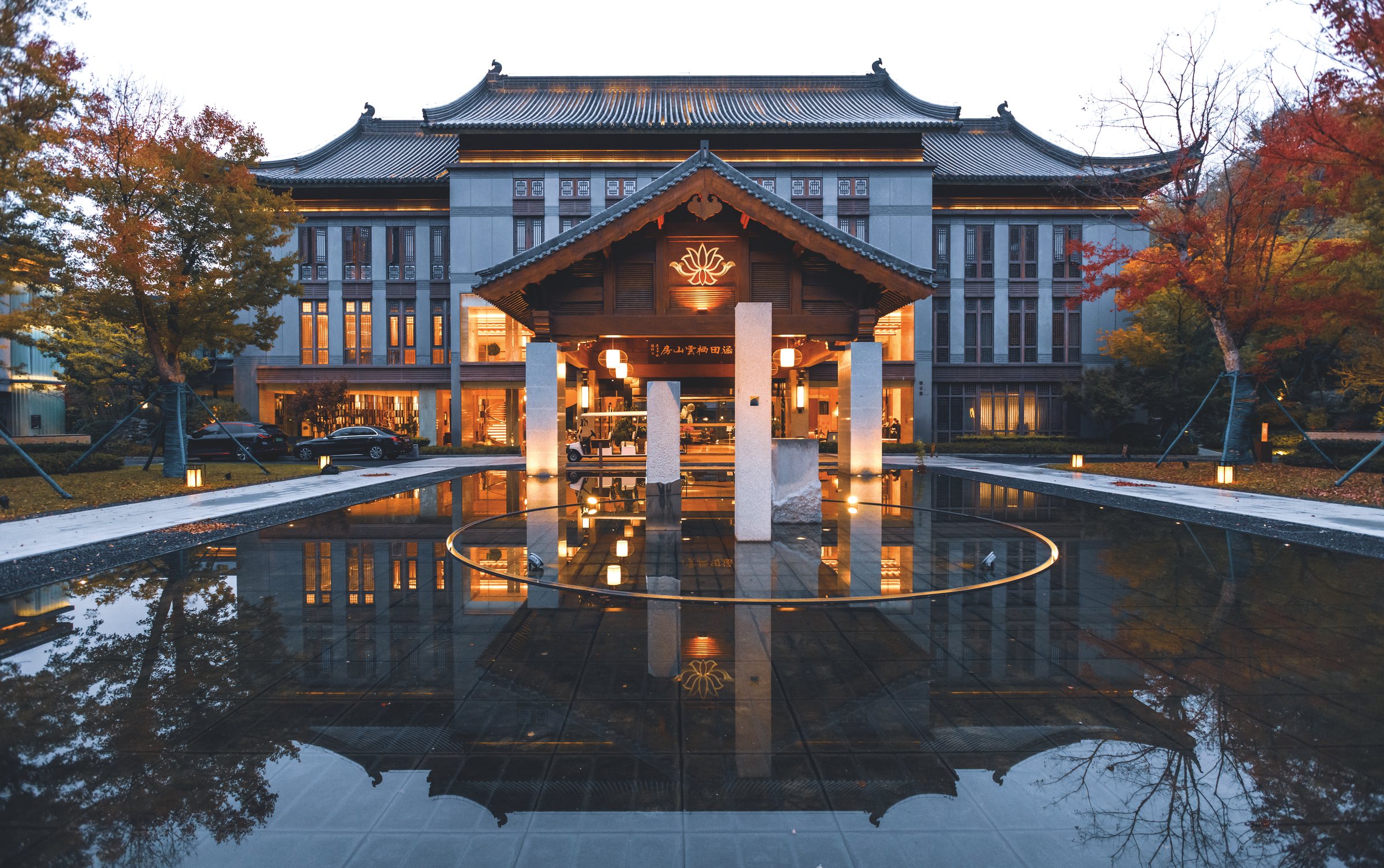 Architecture and reflecting water at Qiyun Retreat